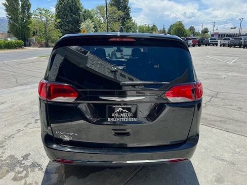 Used 2017 Chrysler Pacifica Touring Plus FWD image 6