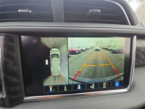 Used 2024 GMC Yukon XL Denali image 17