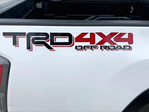 Used 2021 Toyota Tacoma TRD Off-Road AWD/4WD image 10