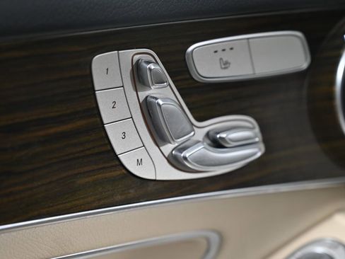 Used 2019 Mercedes-Benz GLC 300 4MATIC image 20