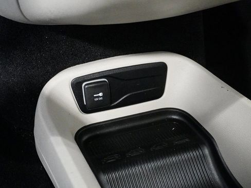 Certified 2024 Chrysler Pacifica Touring-L image 30