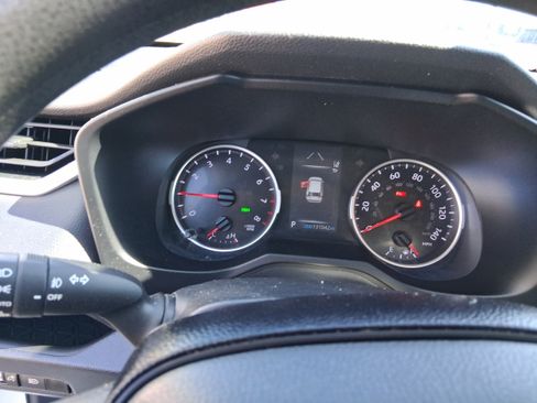 Used 2021 Toyota RAV4 XLE AWD/4WD image 11