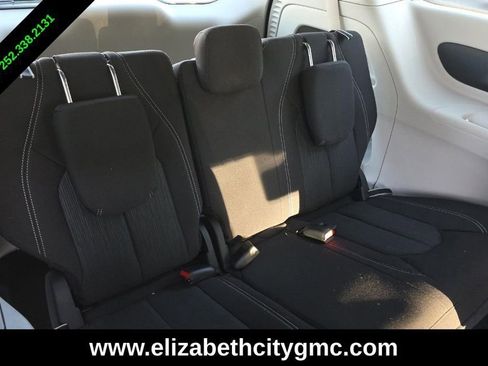 Used 2024 Chrysler Voyager LX image 5