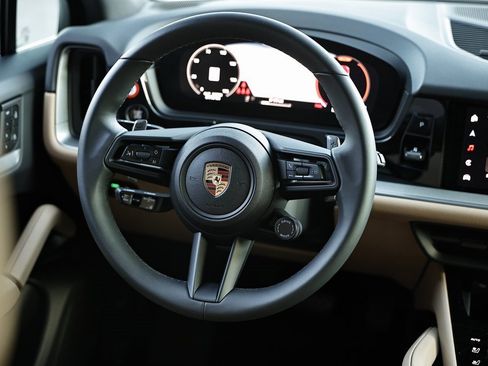 Certified 2025 Porsche Cayenne w/ Premium Package Plus image 31