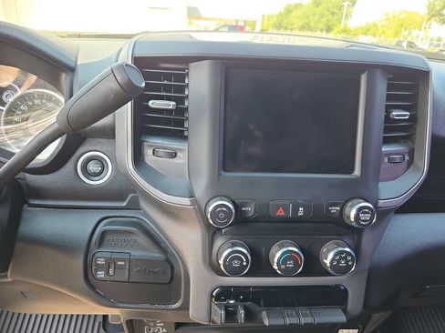 Used 2024 RAM 3500 Tradesman w/ Chrome Appearance Group AWD/4WD image 17