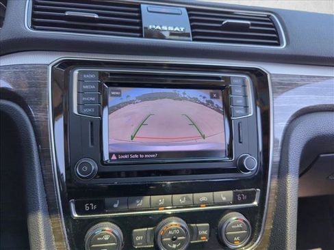 Used 2018 Volkswagen Passat 2.0T SEL Premium image 13