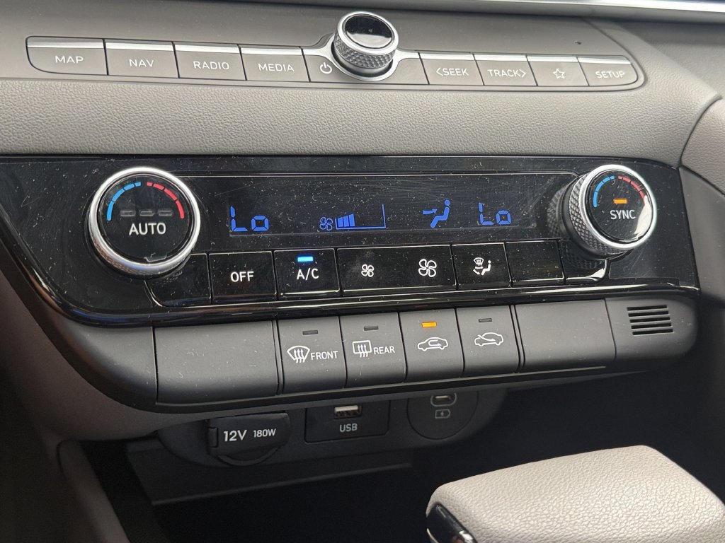 Used 2024 Hyundai Elantra SEL FWD image 17