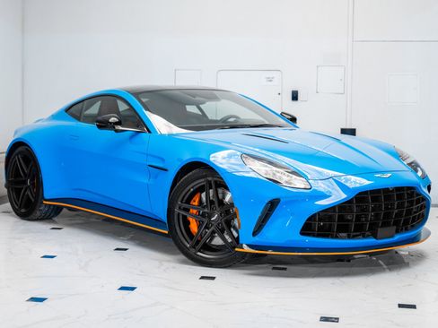 Used 2025 Aston Martin V8 Vantage Coupe image 36