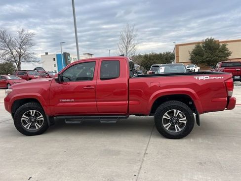 Used 2016 Toyota Tacoma TRD Sport image 7