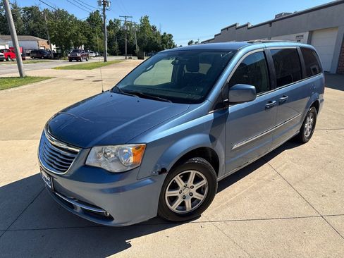 Used 2012 Chrysler Town & Country Touring FWD image 1