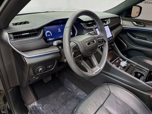 Used 2023 Jeep Grand Cherokee L Overland image 9