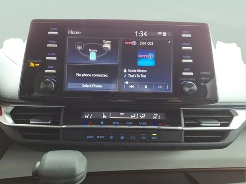 Used 2024 Toyota Sienna LE image 18