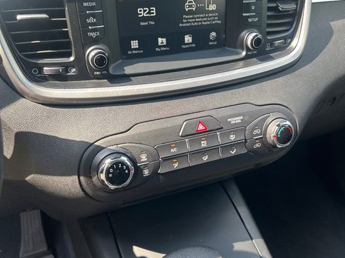 Used 2020 Kia Sorento LX FWD image 11