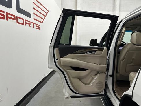 Used 2019 Cadillac Escalade Luxury AWD/4WD image 55