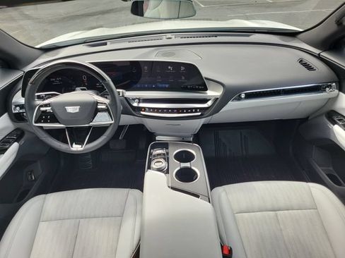 Used 2024 Cadillac Lyriq Luxury AWD/4WD image 8