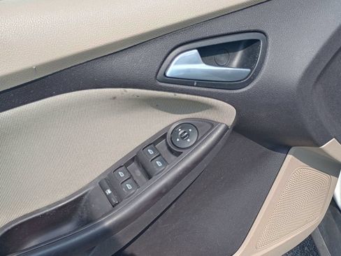 Used 2014 Ford Focus SE FWD image 12