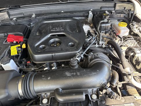 Used 2025 Jeep Wrangler Sport image 31