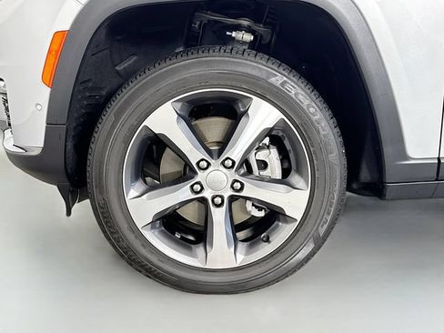 Used 2024 Jeep Grand Cherokee L Limited w/ Luxury Tech Group II AWD/4WD image 38