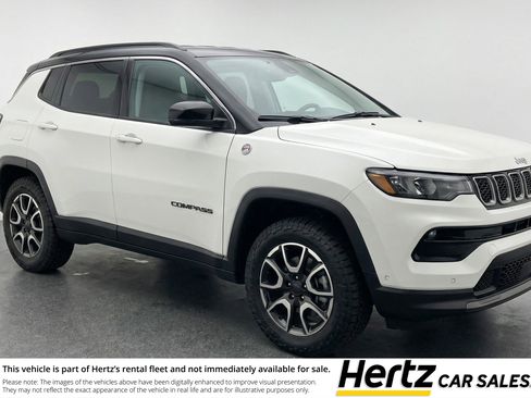Used 2025 Jeep Compass Trailhawk image 1