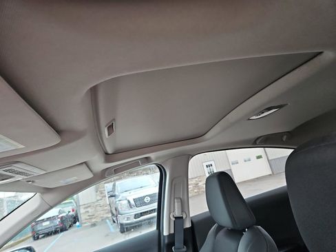 Used 2022 Honda HR-V EX image 11