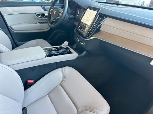 New 2026 Volvo XC90 B6 Plus w/ Protection Package Premier image 16