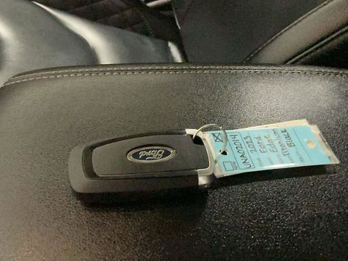 Certified 2023 Ford Edge Titanium AWD/4WD image 10