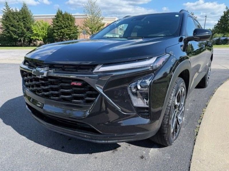 Certified 2024 Chevrolet Trax RS w/ Driver Confidence Package image 1
