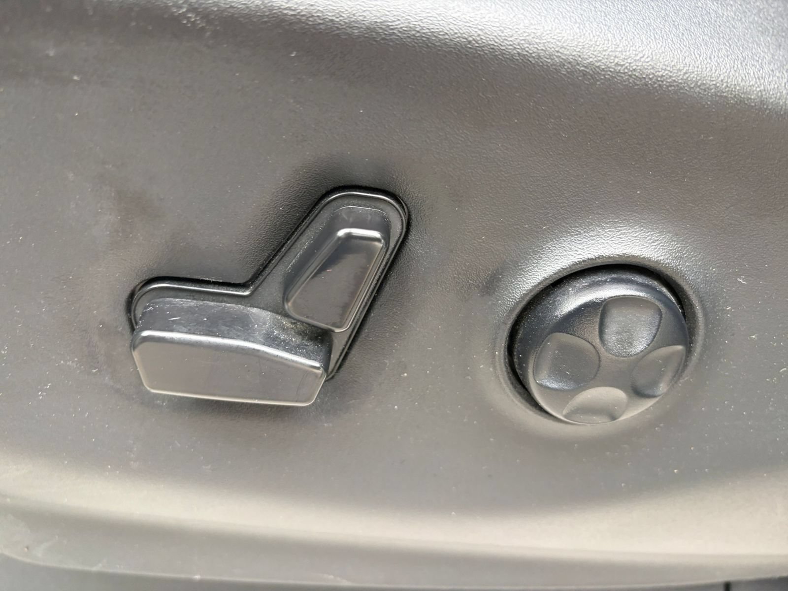 Used 2024 Chrysler Voyager LX FWD image 21