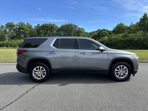 Used 2020 Chevrolet Traverse LT FWD image 9