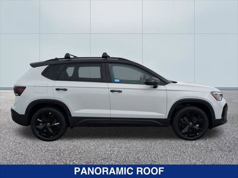 New 2025 Volkswagen Taos SE FWD image 6