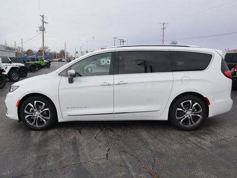 New 2026 Chrysler Pacifica Pinnacle image 21