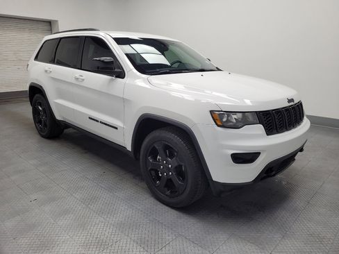 Used 2019 Jeep Grand Cherokee Laredo image 11