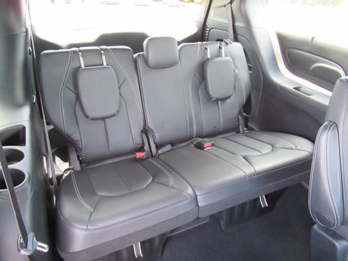 Used 2020 Chrysler Pacifica Touring-L w/ S Appearance Package FWD image 30