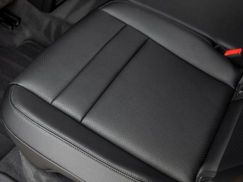 Certified 2025 Porsche Cayenne image 28