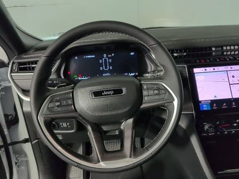 New 2025 Jeep Grand Cherokee L Limited w/ Black Appearance Package AWD/4WD image 13