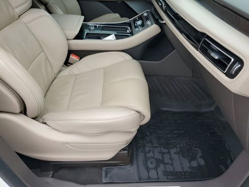 Used 2023 Lincoln Aviator Reserve w/ Equipment Group 201A image 16