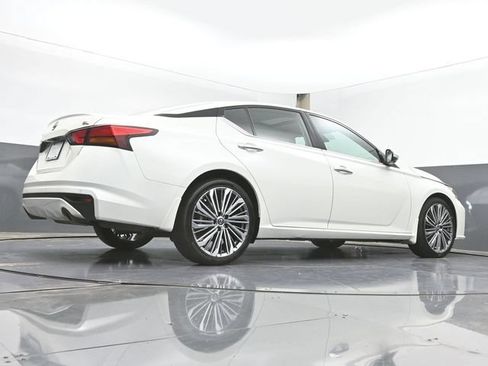 Used 2025 Nissan Altima 2.5 SL FWD image 45