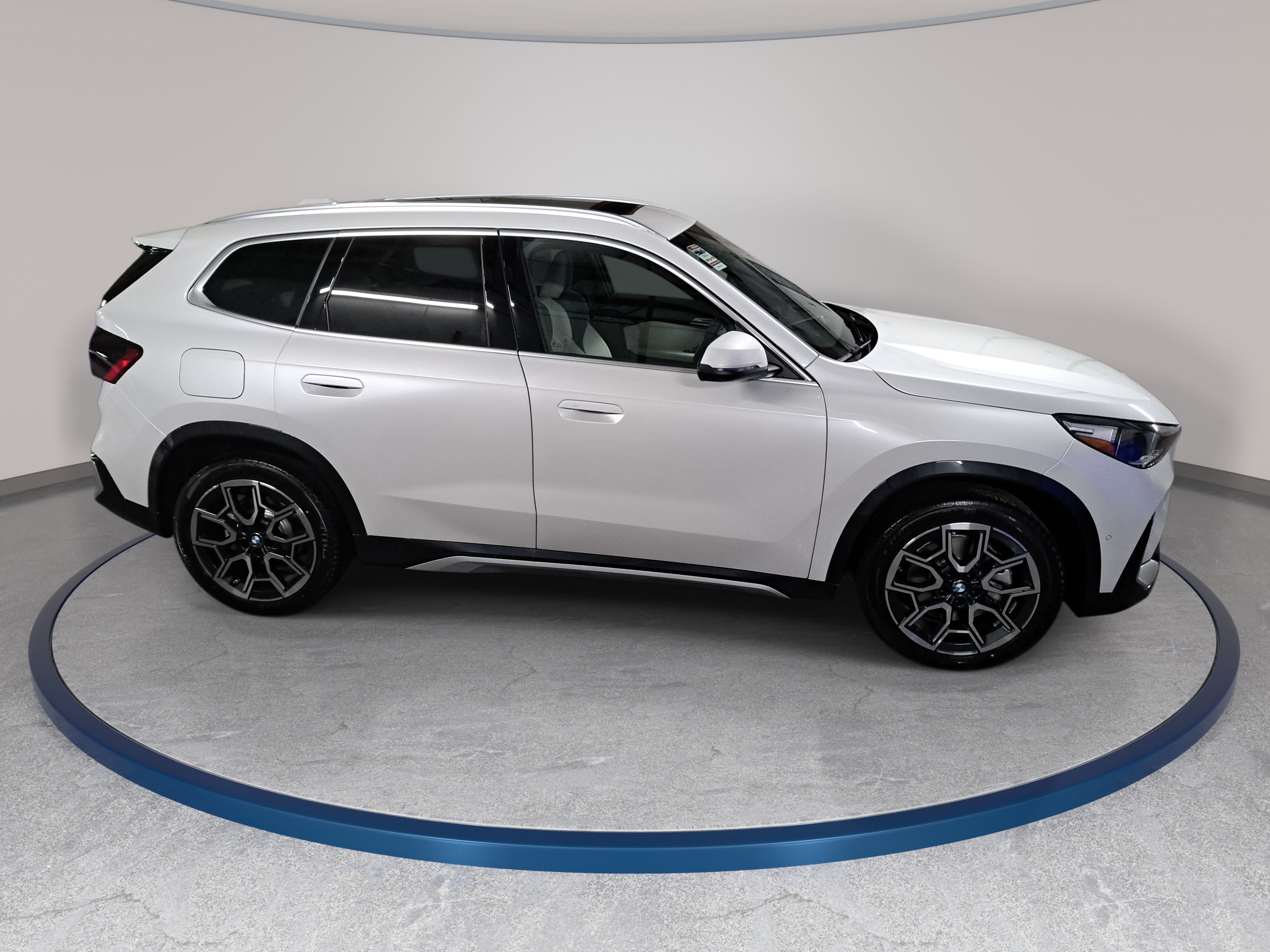 Certified 2027 BMW X1 xDrive28i AWD/4WD image 4