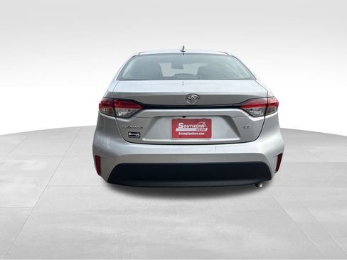 Used 2023 Toyota Corolla LE image 5