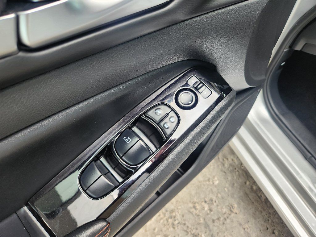 Used 2024 Nissan Altima 2.5 SR FWD image 13