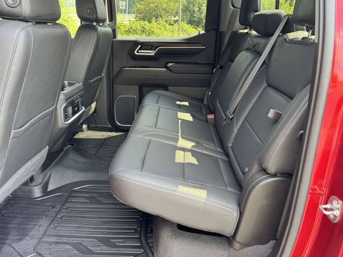Used 2022 GMC Sierra 1500 SLT w/ SLT Premium Plus Package AWD/4WD image 17