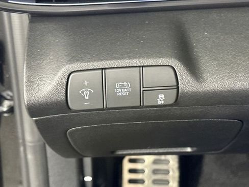 Certified 2025 Hyundai Elantra SEL image 18