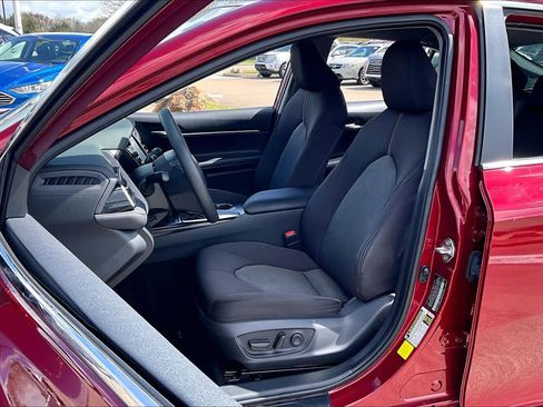 Used 2020 Toyota Camry LE image 7