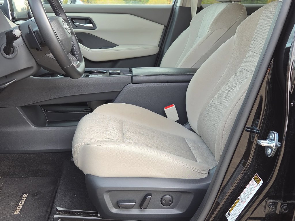 Used 2025 Nissan Rogue SV AWD/4WD image 15