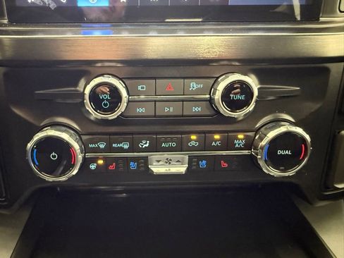 New 2026 Ford F250 Lariat w/ Black Appearance Package image 37