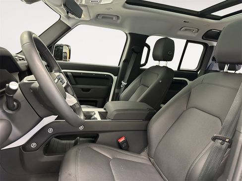 Used 2025 Land Rover Defender 110 S image 9