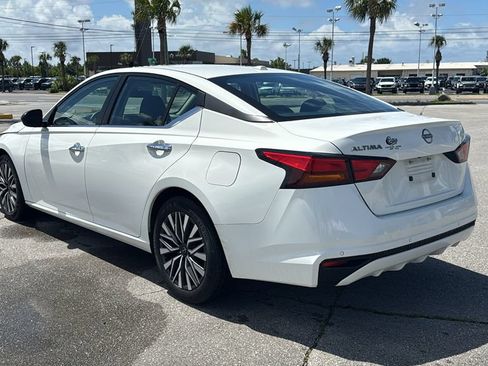 Used 2025 Nissan Altima 2.5 SV FWD image 4