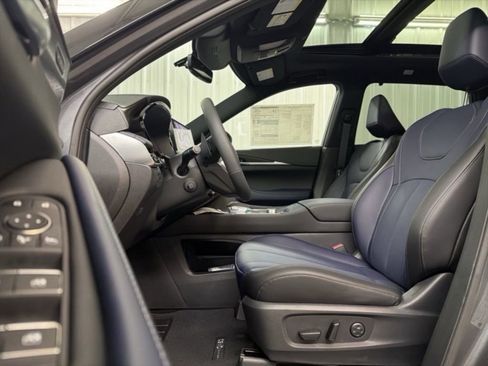 Certified 2026 INFINITI QX60 Sport w/ Dark Cargo Package AWD/4WD image 17