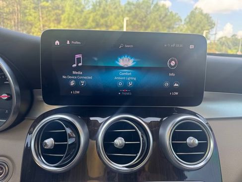 Used 2022 Mercedes-Benz GLC 300 image 21