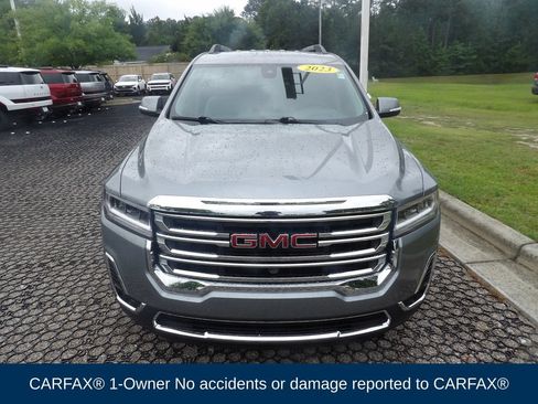Used 2023 GMC Acadia SLT w/ Technology Package FWD image 2
